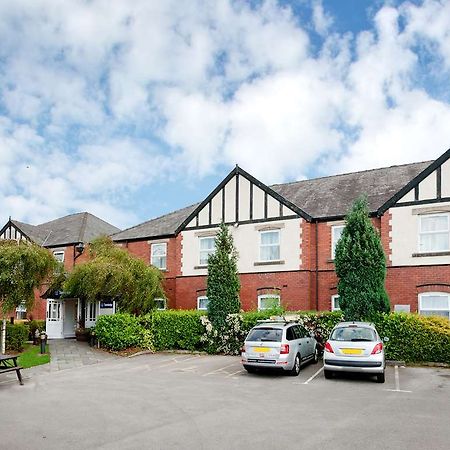 Travelodge Warrington Lowton Экстерьер фото
