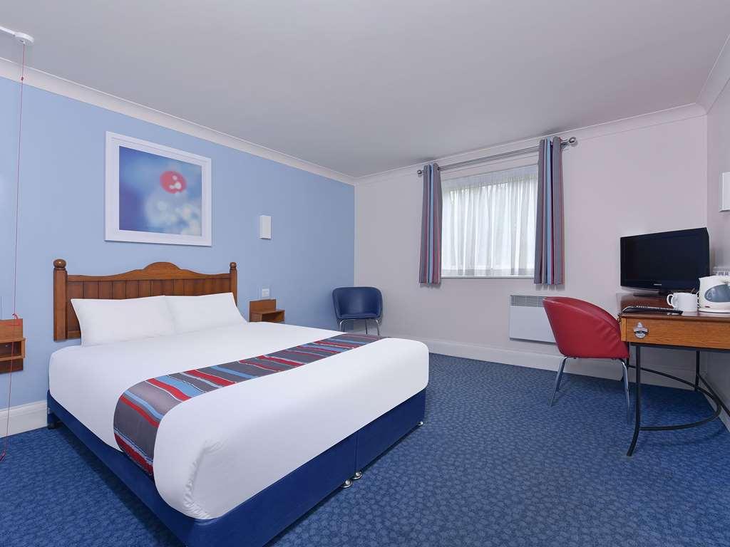 Travelodge Warrington Lowton Номер фото
