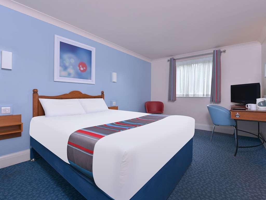 Travelodge Warrington Lowton Номер фото