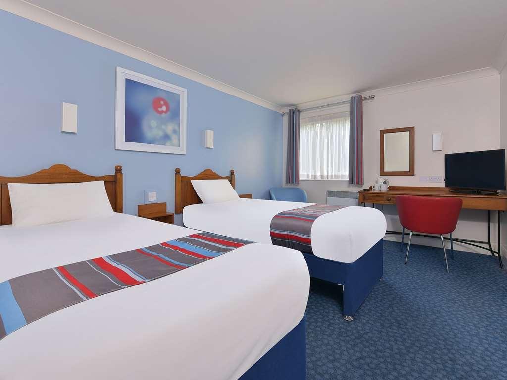 Travelodge Warrington Lowton Номер фото