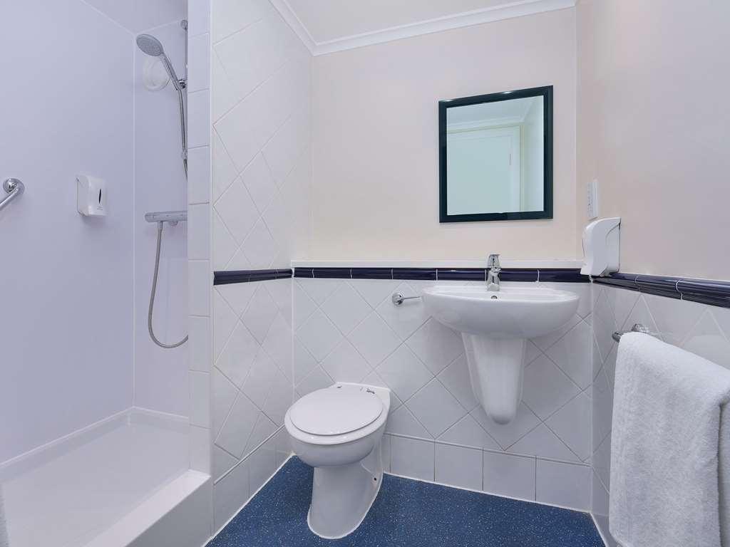 Travelodge Warrington Lowton Номер фото