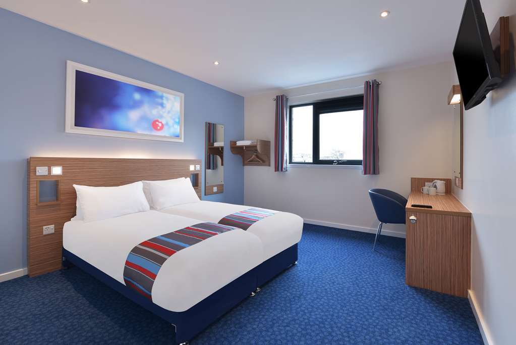 Travelodge Warrington Lowton Номер фото