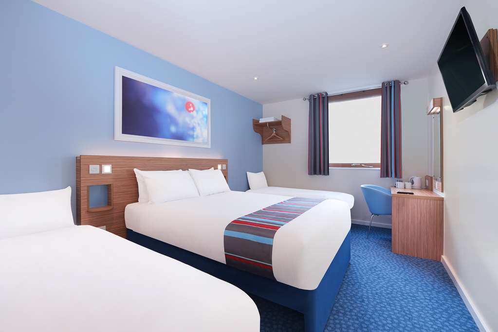 Travelodge Warrington Lowton Номер фото