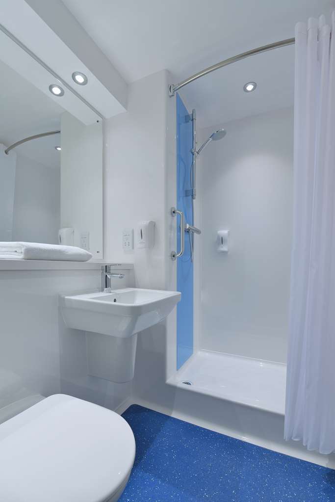 Travelodge Warrington Lowton Номер фото