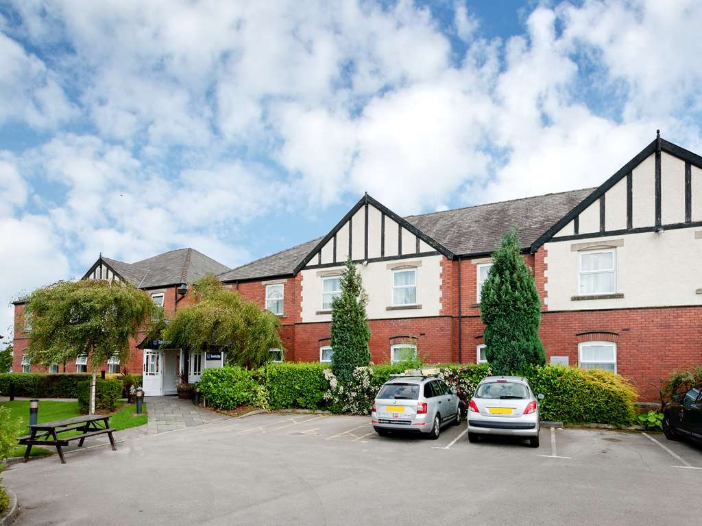 Travelodge Warrington Lowton Экстерьер фото