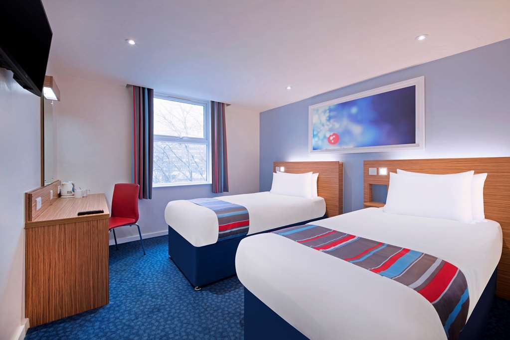 Travelodge Warrington Lowton Номер фото